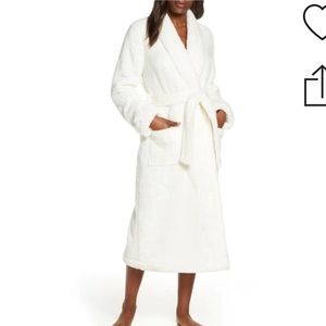 Nordstrom Lingerie Frosted Plush Robe in Ivory Egret
